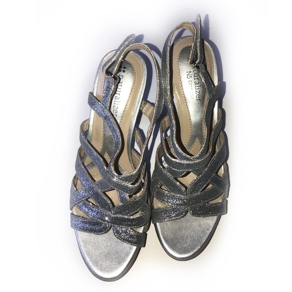 NATURALIZER N5 COMFORT SIZE 6 SILVER GLITTER HEELS - Picture 2 of 7